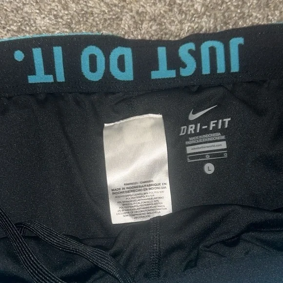 Nike shorts aqua blue Dri-fit - Picture 3 of 3